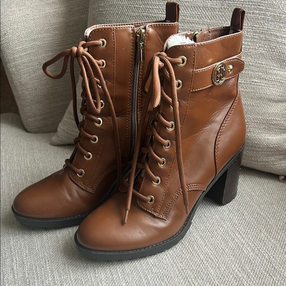 Tommy Hilfinger ankle boots size 7 1/2 M